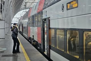 Pražské vlaky denně přepraví 179 tisíc cestujících. Stoupá i zájem o jízdenky PID - Novinky